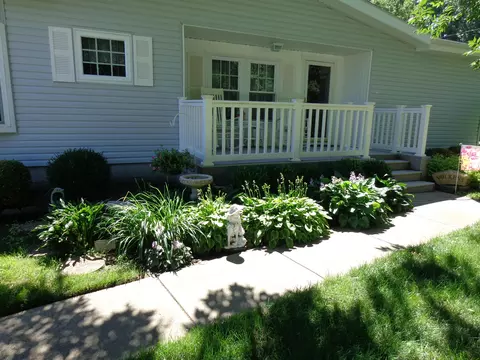 335 N Dye St, Carson, IA 51525 photo 2