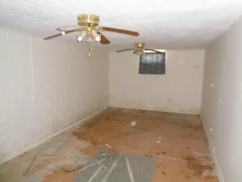 122 E 9th St, Logan, IA 51546 photo 21