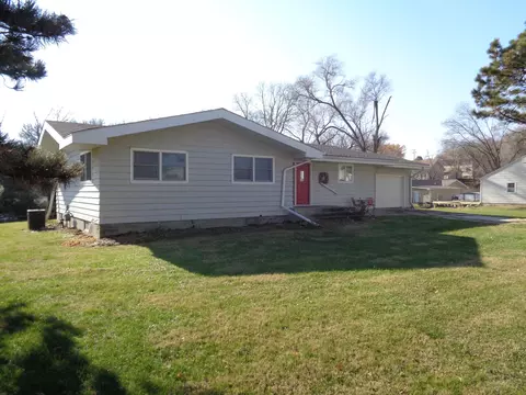 122 E 9th St, Logan, IA 51546 photo 2