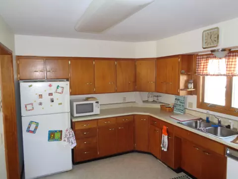 122 E 9th St, Logan, IA 51546 photo 9