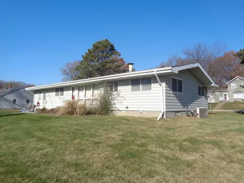 122 E 9th St, Logan, IA 51546 photo 3