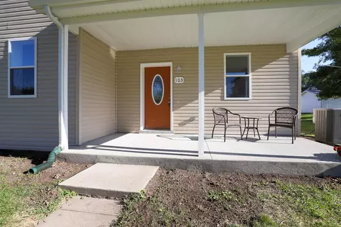103 E 6th St, Logan, IA 51546 photo 3