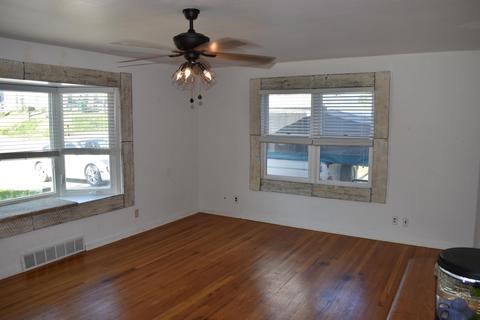 404 9th Street St, Corning, IA 50841 photo 3