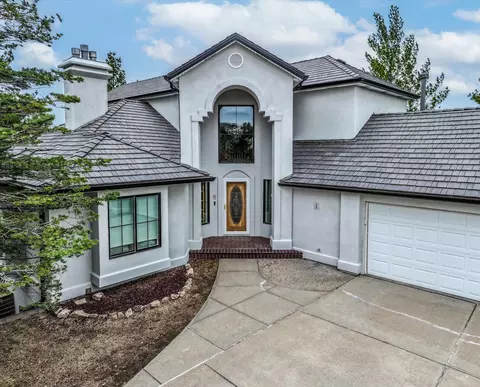 12626 Greystone Ct, Council Bluffs, IA 51503