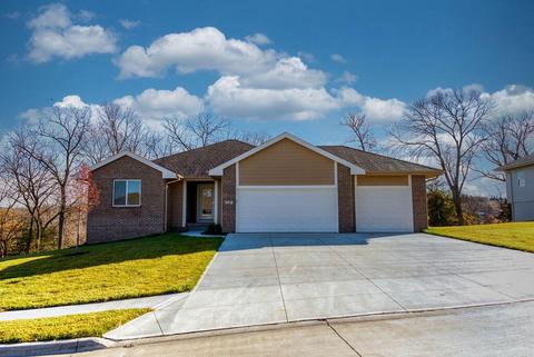 1337 Copper Mountain Dr, Crescent, IA 51526