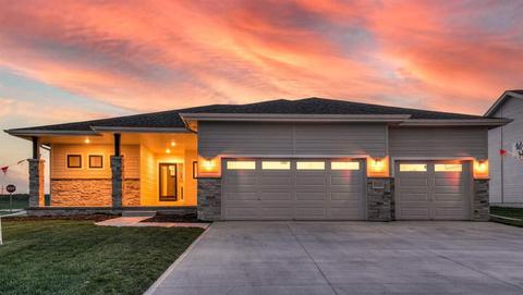 1819 Balsam St, Council Bluffs, IA 51503
