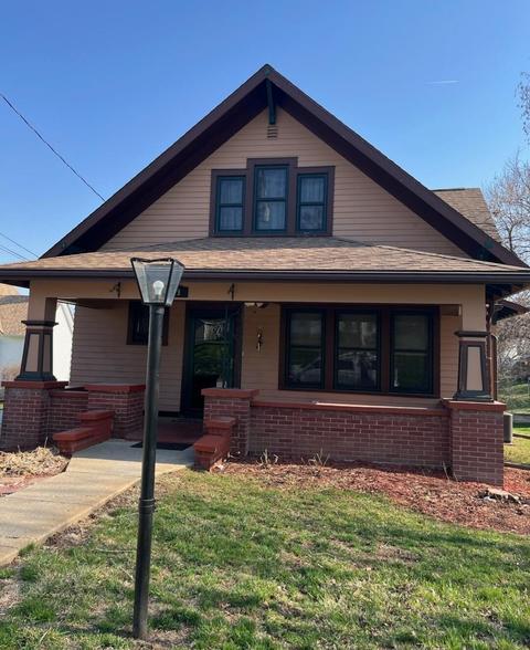 209 E Thomas St, Avoca, IA 51521 photo 1