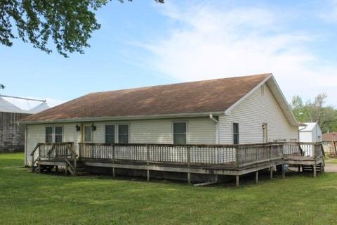 402 S Central St, Carson, IA 51525 photo 1