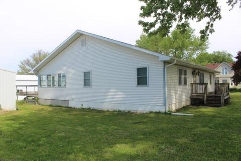 402 S Central St, Carson, IA 51525 photo 4