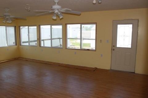 402 S Central St, Carson, IA 51525 photo 11