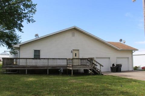 402 S Central St, Carson, IA 51525 photo 2