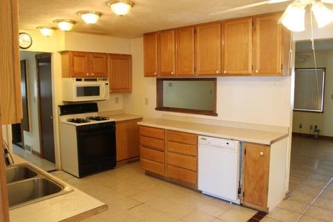 402 S Central St, Carson, IA 51525 photo 10