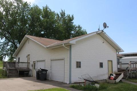 402 S Central St, Carson, IA 51525 photo 5