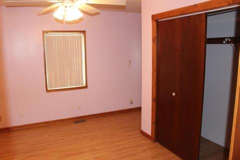 402 S Central St, Carson, IA 51525 photo 17