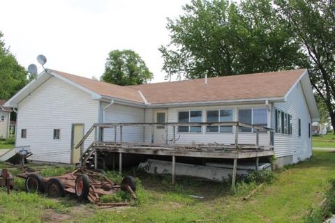 402 S Central St, Carson, IA 51525 photo 6