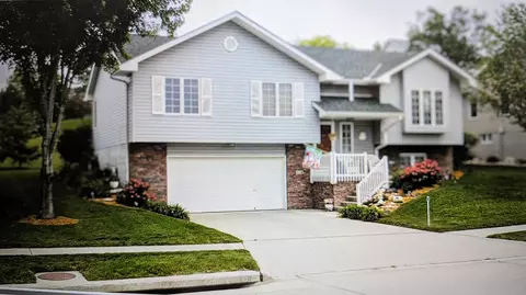 616 Redwood Dr, Council Bluffs, IA 51503