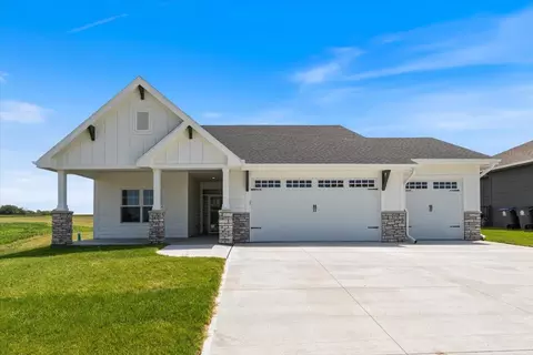 1379 Ardmore St, Council Bluffs, IA 51503