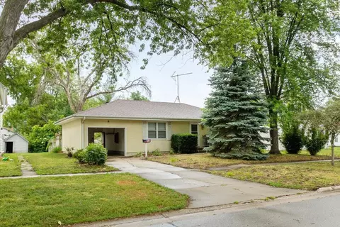 206 Ely St, Woodbine, IA 51579