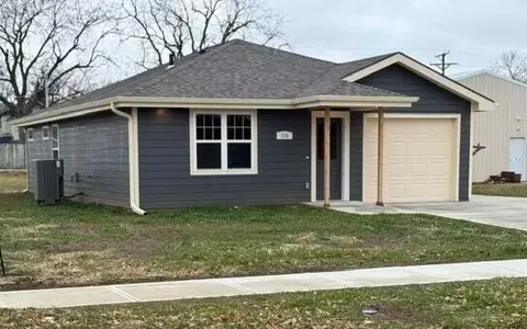 218 N Locust St, Carson, IA 51525