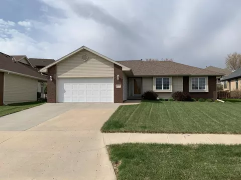 4114 Briarwood Dr, Council Bluffs, IA 51503
