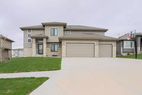 18508 Merion Dr, Omaha, NE 68136