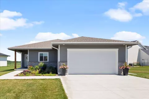 1054 Deveron Dr, Council Bluffs, IA 51503