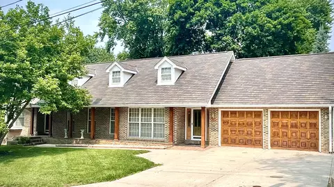 846 S Scenic Dr, Oakland, IA 51560