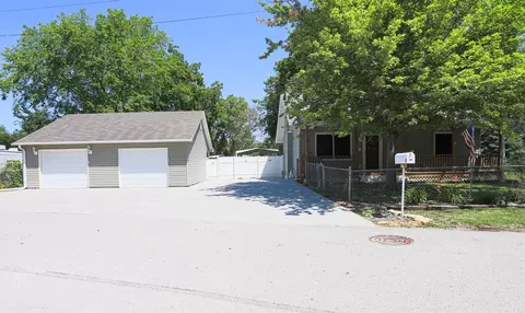 16 Wallace Ave, Council Bluffs, IA 51501