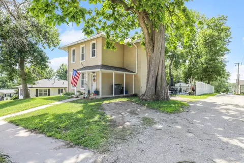 118 S Locust St, Carson, IA 51525 photo 3