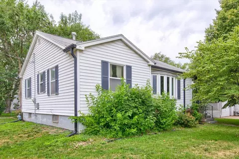 2734 S 7th St, Council Bluffs, IA 51503
