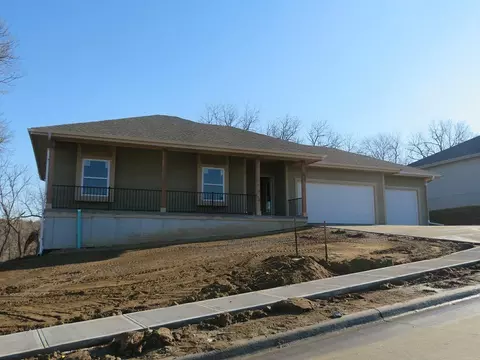 1333 Copper Mountain Dr, Crescent, IA 51526