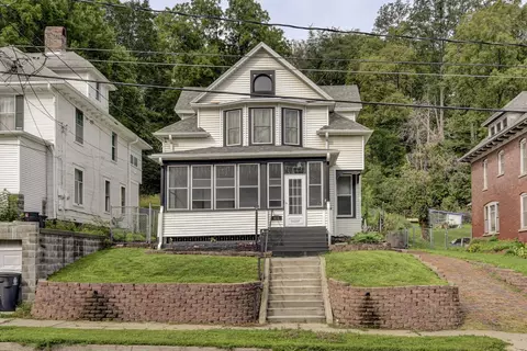 412 S 1st St, Council Bluffs, IA 51503