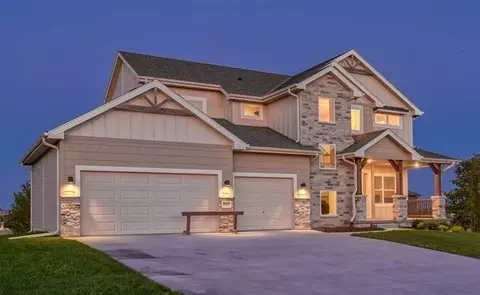 27 Balsam Cir, Council Bluffs, IA 51503