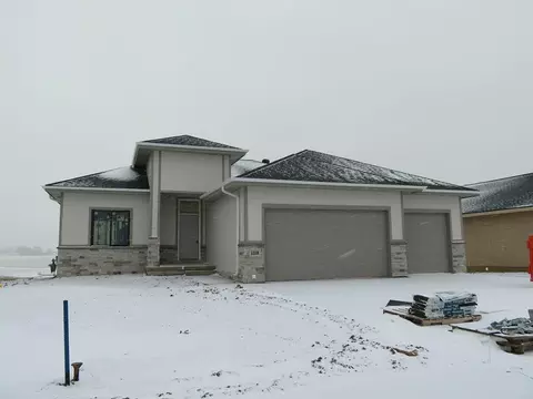 1038 Deveron Dr, Council Bluffs, IA 51503