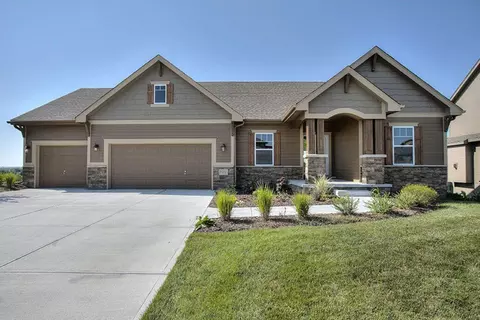 1844 Hemlock St, Council Bluffs, IA 51503