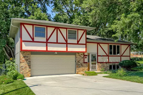 6 Virginia Hills Rd, Council Bluffs, IA 51503