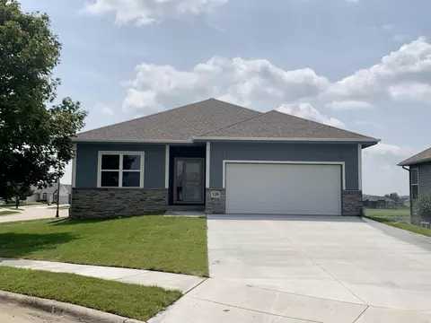 129 Traders Pointe Cir, Council Bluffs, IA 51501