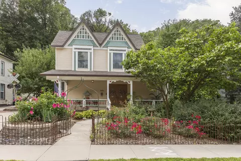 372 Lincoln Ave, Council Bluffs, IA 51503