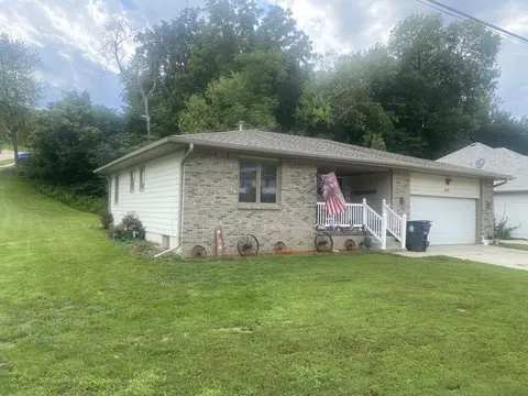 804 Mckenzie Ave, Council Bluffs, IA 51503