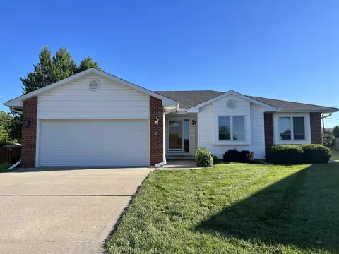 4 Melanie Cir, Council Bluffs, IA 51503