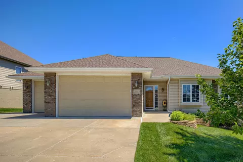 1613 Baldwin Cir, Council Bluffs, IA 51503
