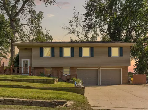 22623 Beverly Hills Ln, Council Bluffs, IA 51503