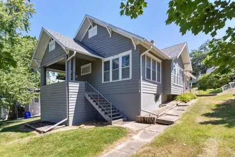 703 N Chestnut St, Avoca, IA 51521
