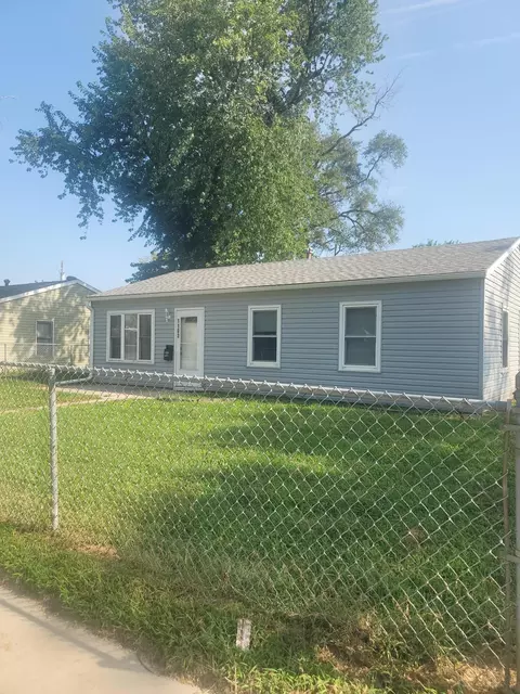 1103 Hiatt St, Carter Lake, IA 51510
