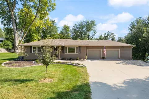 20 Lawndale Dr, Council Bluffs, IA 51503