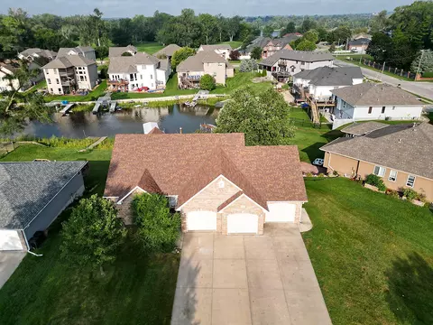 4348 N 7th St, Carter Lake, IA 51510