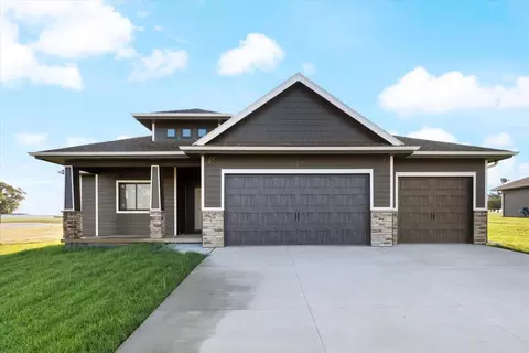 902 Fairview Hills Dr, Malvern, IA 51551
