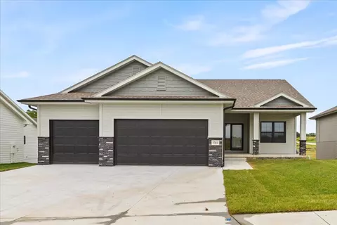 5364 W Ardmore St, Council Bluffs, IA 51503