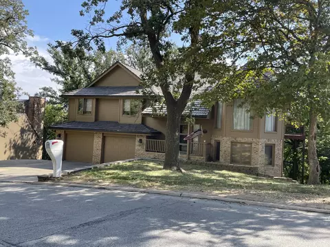 825 Timbercrest Dr, Council Bluffs, IA 51503