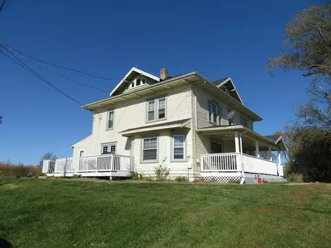 17618 480th St, Oakland, IA 51560